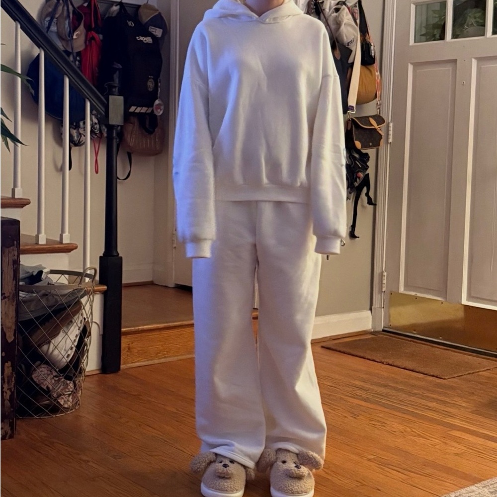 Edikted White Hoodie and Sweatpants Set with Blue Bows - Picture 4 of 4